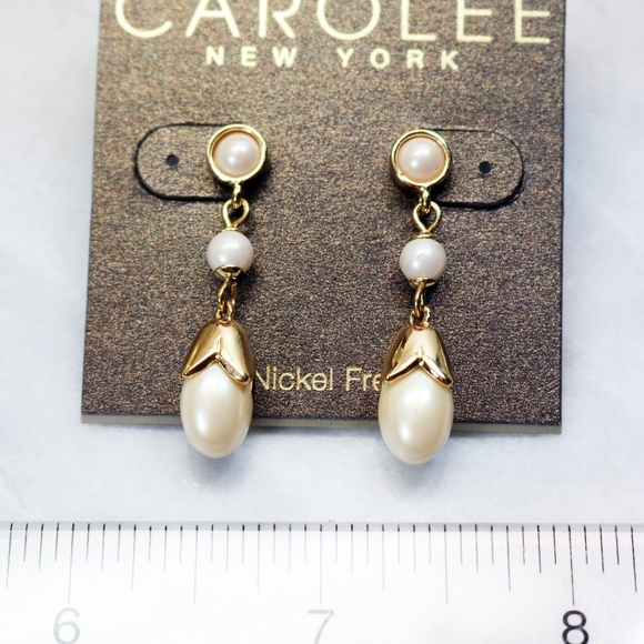 ๐ Elegant Carolee Pearl Drop Gold Tone Earrings NWT ๐ซ - Picture 5 of 10
